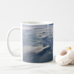 南ボルネオに地球の雷頭状雲。 コーヒーマグカップ