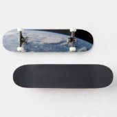 南ボルネオに地球の雷頭状雲。 スケートボード (横)