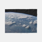 南ボルネオに地球の雷頭状雲。 フリースブランケット (正面(横))