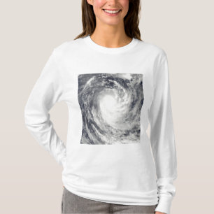 南太平洋の海上のサイクロンルネ Tシャツ
