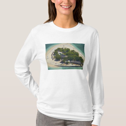 南太平洋フィジーのママヌカ諸島の南の海の島 Tシャツ (正面)