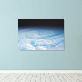南太平洋上空の円形の雲の形成海。 キャンバスプリント (インサイチュ (ウッドフロア))