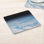 南太平洋上空の円形の雲の形成海。 スクエアペーパーコースター (アングル)