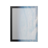 南太平洋上空の円形の雲の形成海。 ノートパッド (回転)