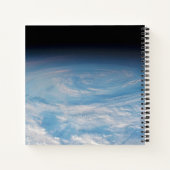 南太平洋上空の円形の雲の形成海。 ノートブック (裏面)