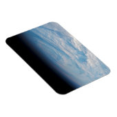 南太平洋上空の円形の雲の形成海。 マグネット (右側)