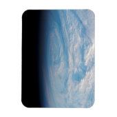 南太平洋上空の円形の雲の形成海。 マグネット (縦)