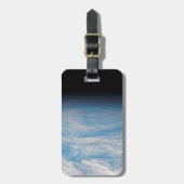 南太平洋上空の円形の雲の形成海。 ラゲッジタグ (正面縦)