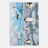 南極の氷の中の可愛いペンギン キッチンタオル (縦)