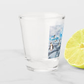 南極の氷の中の可愛いペンギン ショットグラス (左)