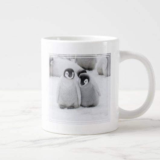 南極の氷上のコウテイペンギンのヒナ ジャンボコーヒーマグカップ (右)