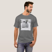 南極の氷上のコウテイペンギンのヒナ Tシャツ (正面フル)