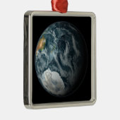 南極を強調する地球の全景 メタルオーナメント (右)