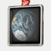 南極を強調する地球の全景 メタルオーナメント (左)