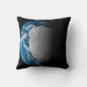 南極上空でシミュレートされた雲を示す全地球 クッション (裏面)