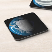 南極上空でシミュレートされた雲を示す全地球 コースター (左側)