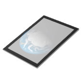 南極上空でシミュレートされた雲を示す全地球 ノートパッド (アングル)