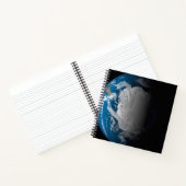 南極上空でシミュレートされた雲を示す全地球 ノートブック (内部)