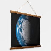 南極上空でシミュレートされた雲を示す全地球 吊り下げ型タペストリー (傾斜あり)