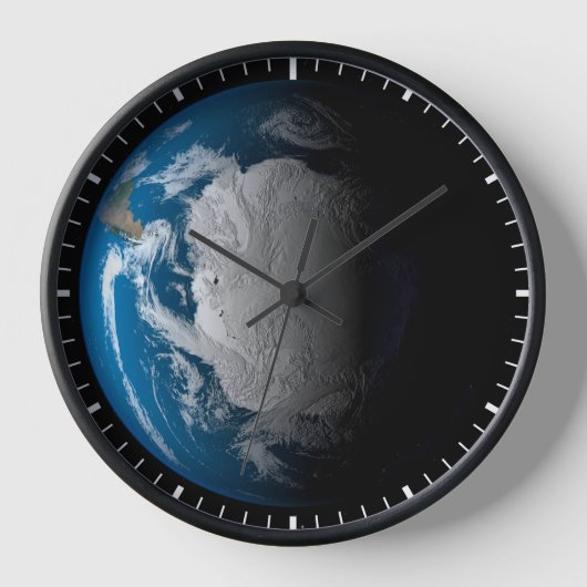 南極上空でシミュレートされた雲を示す全地球 壁時計 (正面)