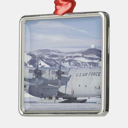 南極大陸のロスの島、McMurdoの場所、C-130 メタルオーナメント (左)