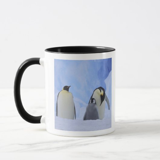 南極大陸 コウテイペンギンの親子 マグカップ (左)