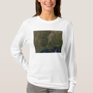 南米国の雲なしの眺め Tシャツ
