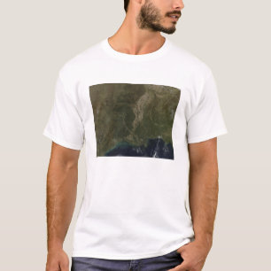 南米国の雲なしの眺め Tシャツ