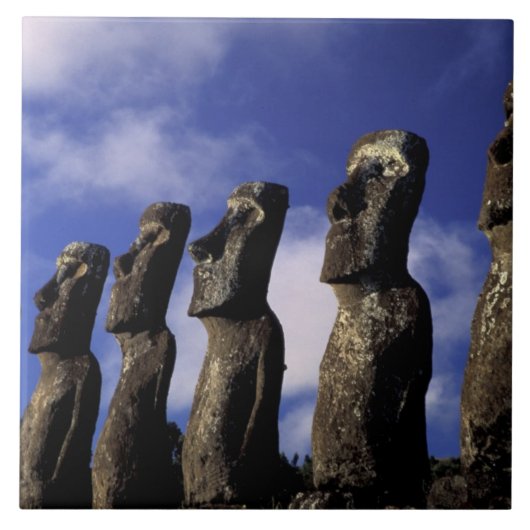 南米、チリ、イースター島、アフ・アキリ。 タイル (正面)