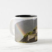 南米、ペルー、マチュ·ピチュ。虹 ツートーンマグカップ (正面左)