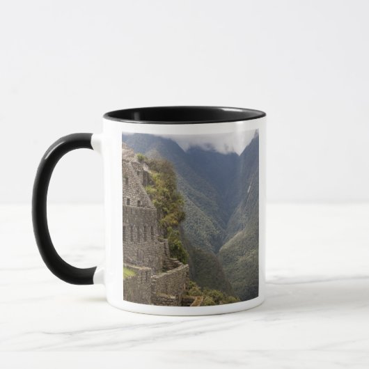 南米、ペルー、Machu Picchu。石造りの遺跡 マグカップ (左)