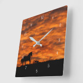 南西の夕焼けの美しい走り馬 スクエア壁時計 (傾斜)