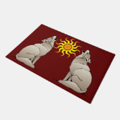 南西の太陽の下でコヨーテが吠えている ドアマット (アングル)