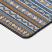 南西の青と茶色の幾何学的パターン デスクマット (コーナー)