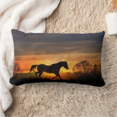 南西の馬と日没 ランバークッション (ブランケット)