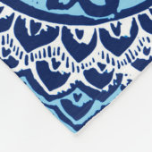 南西サンマンダラろうけつ染めネイビーブルー&ホワイト フリースブランケット (角)