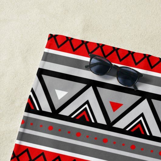 南西モダン幾何学模様、赤と灰色/灰色 ビーチタオル (インサイチュ)