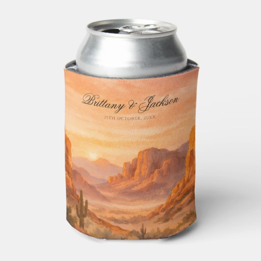 南西部スタイルの結婚式にぴったりな砂漠の山の風景 缶クーラー (缶正面)
