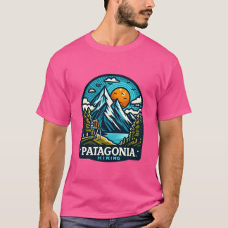 南部のパタゴニアのハイキングアドベンチャーを探索 Tシャツ