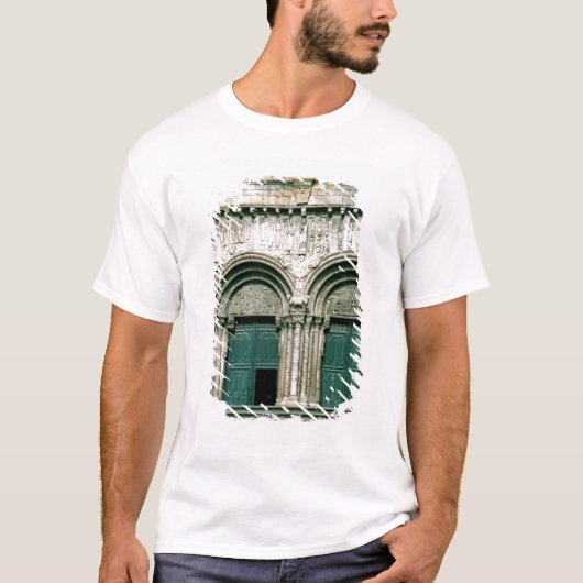 南transept門脈c.1100-04の眺め tシャツ (正面)
