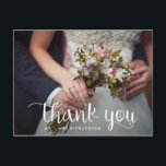 単お洒落に | 結婚の写真 ポストカード<br><div class="desc">これらのシンプルサンキューカードと魅力的あなたの写真とお洒落あなたの名前のための白いタイポグラフィと宇宙を含む。背面に個人メッセージを追加する余地がある離れか、望みもしに空白のなります。あなたの差出人住所も背面に行く。</div>