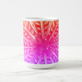 単カラフルパターン(の模様が)ある コーヒーマグカップ (中央)