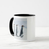 単一ファイルで歩いているキングペンギン マグカップ (正面左)