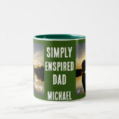 単純に必要なパパは素晴らしい ツートーンマグカップ (中央)