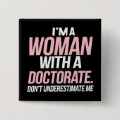 博士号を取得したおもしろい女性 缶バッジ (正面)