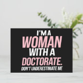博士号を取得した女性です。ユーモアあふれるPhD卒業 招待状 (スタンド正面)