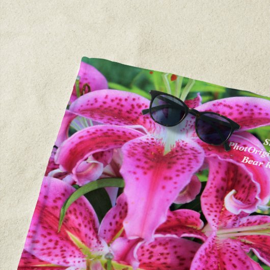 占星家の東洋ユリ、大きいパターン ビーチタオル (インサイチュ)