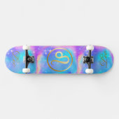 〔占星術の〕十二宮図サインレオ金ゴールドの背カラフル景 | スケートボード (横)