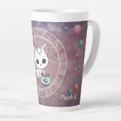 〔占星術の〕十二宮図魚座かわいいキャットホイール星占い カフェラテマグ (右アングル)