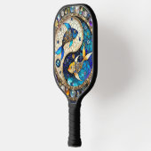 〔占星術の〕十二宮図 – 魚座フィッシュインとヤン ピックルボールラケット (左)